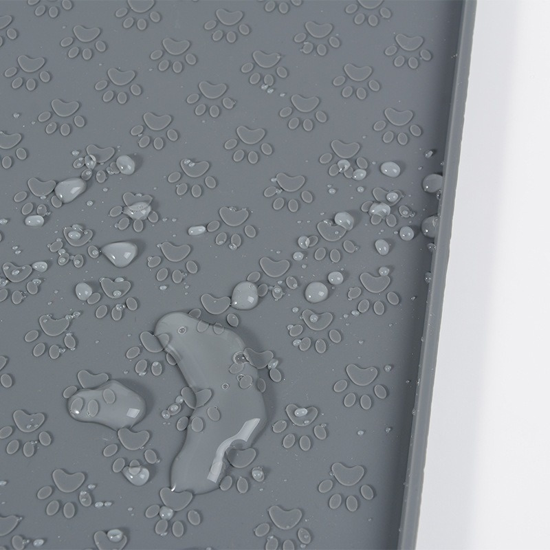 BPA Free and Non-Toxic Easy to Clean Promotes Slow Feeding Interactive Suction Cup Dog Cat Calming Silicone Pet Licking Mat