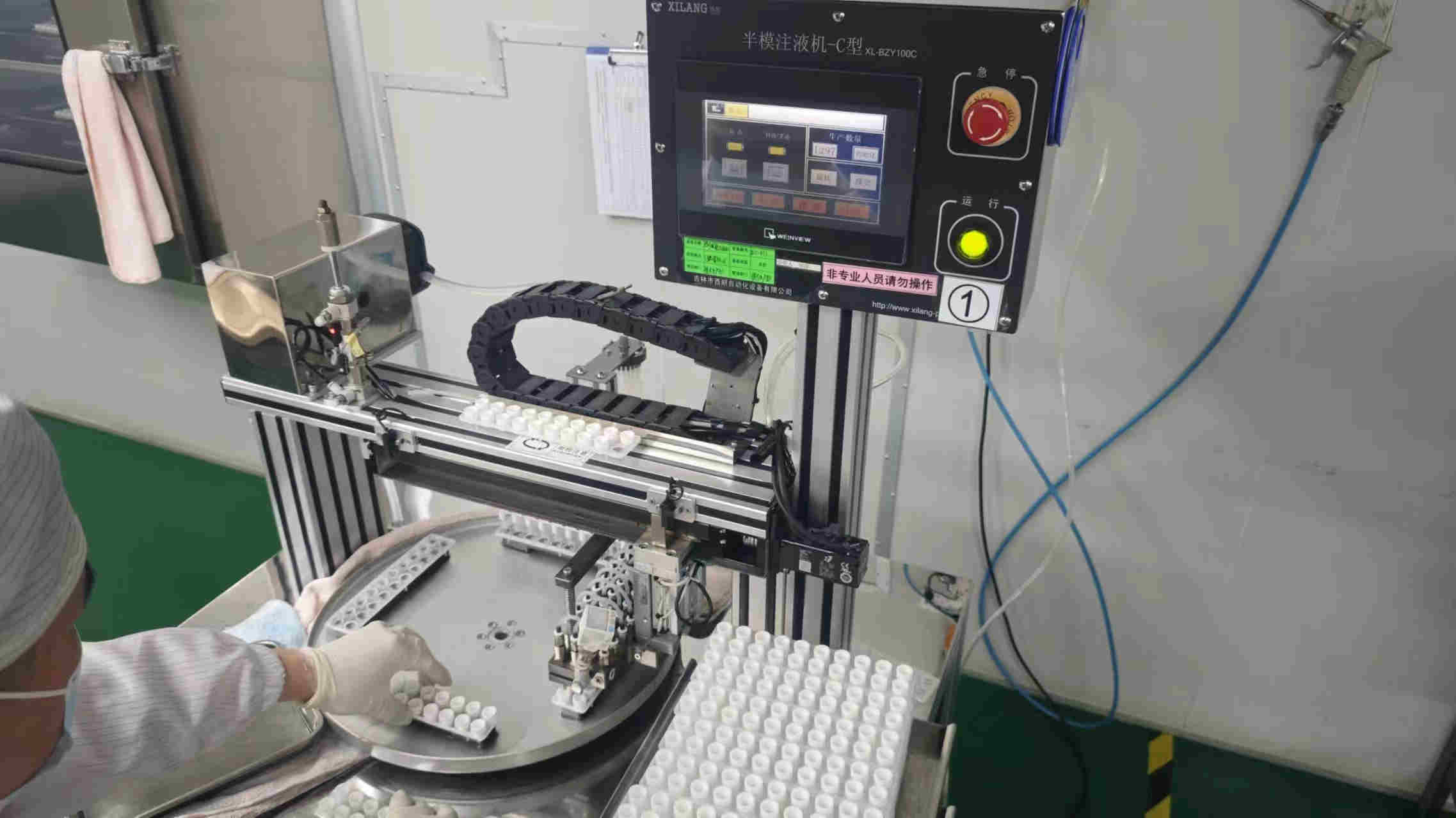 Liquid injection process for contact lens manufacturing