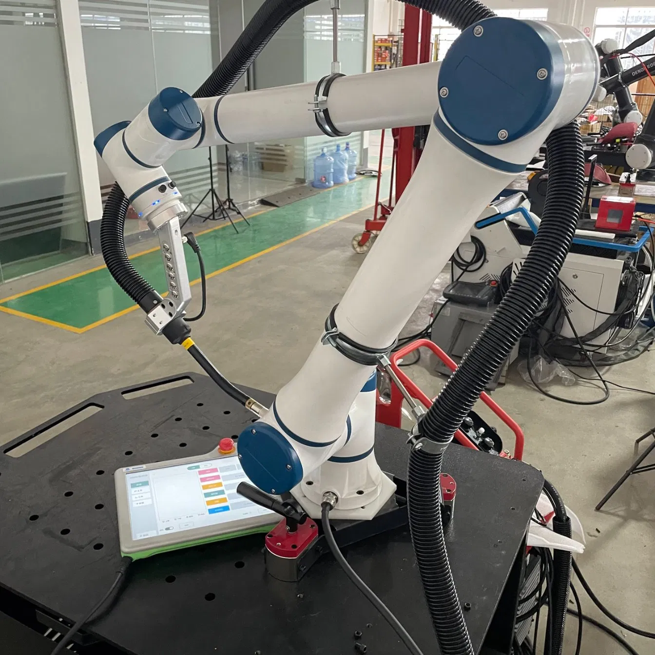 Easy to Adjust and Control Programmable Welding Robot for Welding Industry