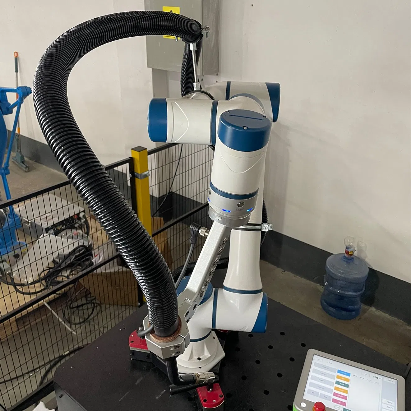 Easy to Adjust and Control Programmable Welding Robot for Welding Industry