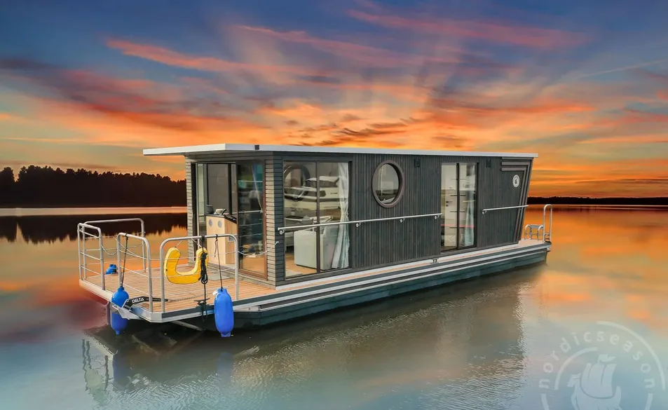 Houseboat Overview