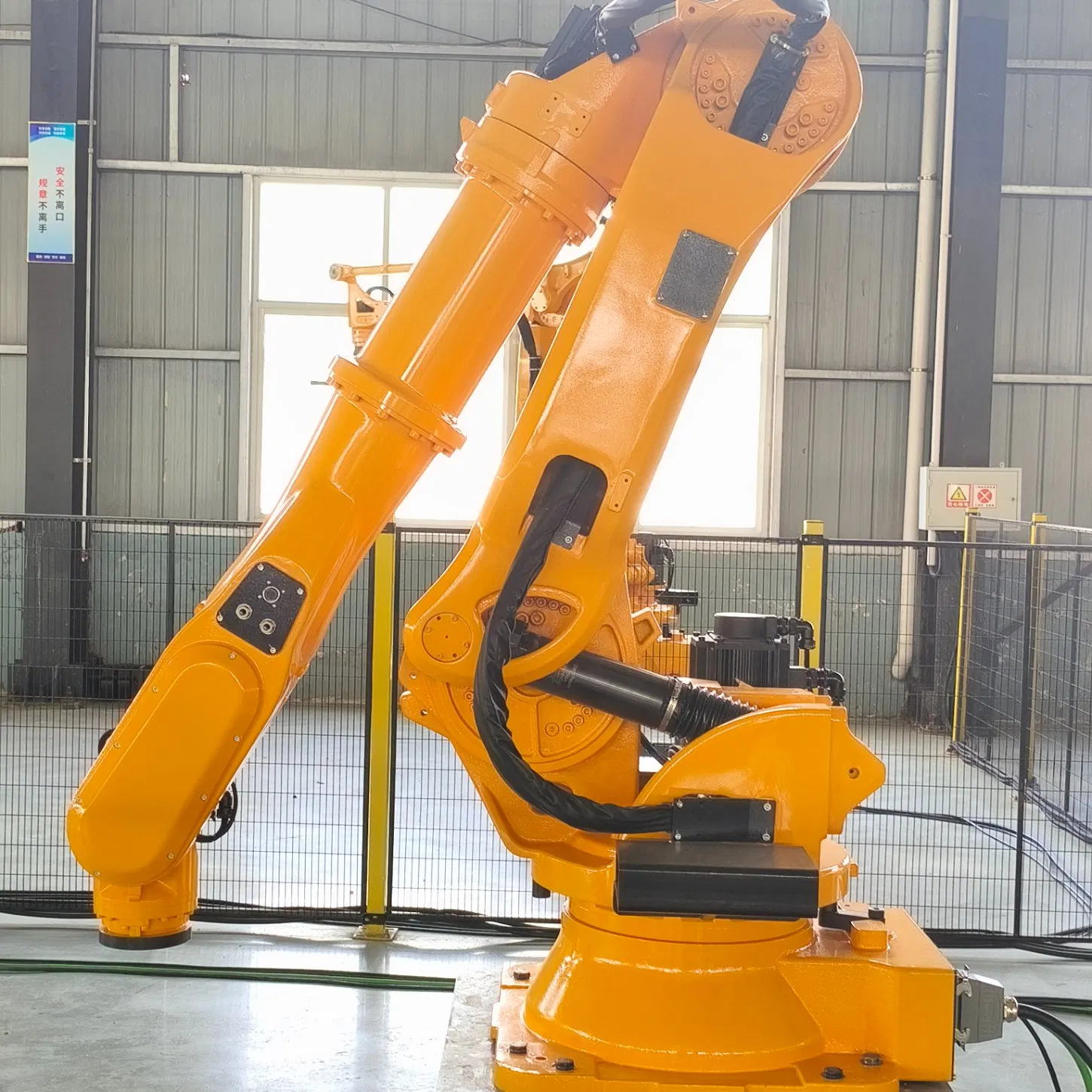 Programmable Industrial 6-Axis Palletizing Robot with 160 Kg Load for Loading Palletizing