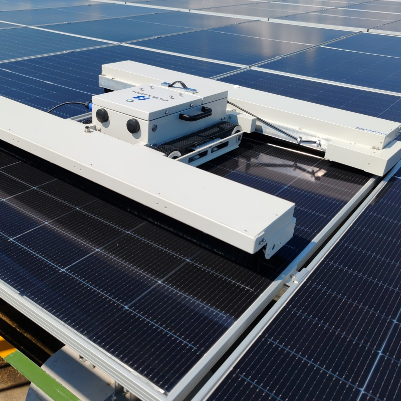 Rooftop Brush-Speed Auto-Adjust PV Trackless Cleaning Ai-Vision Robot