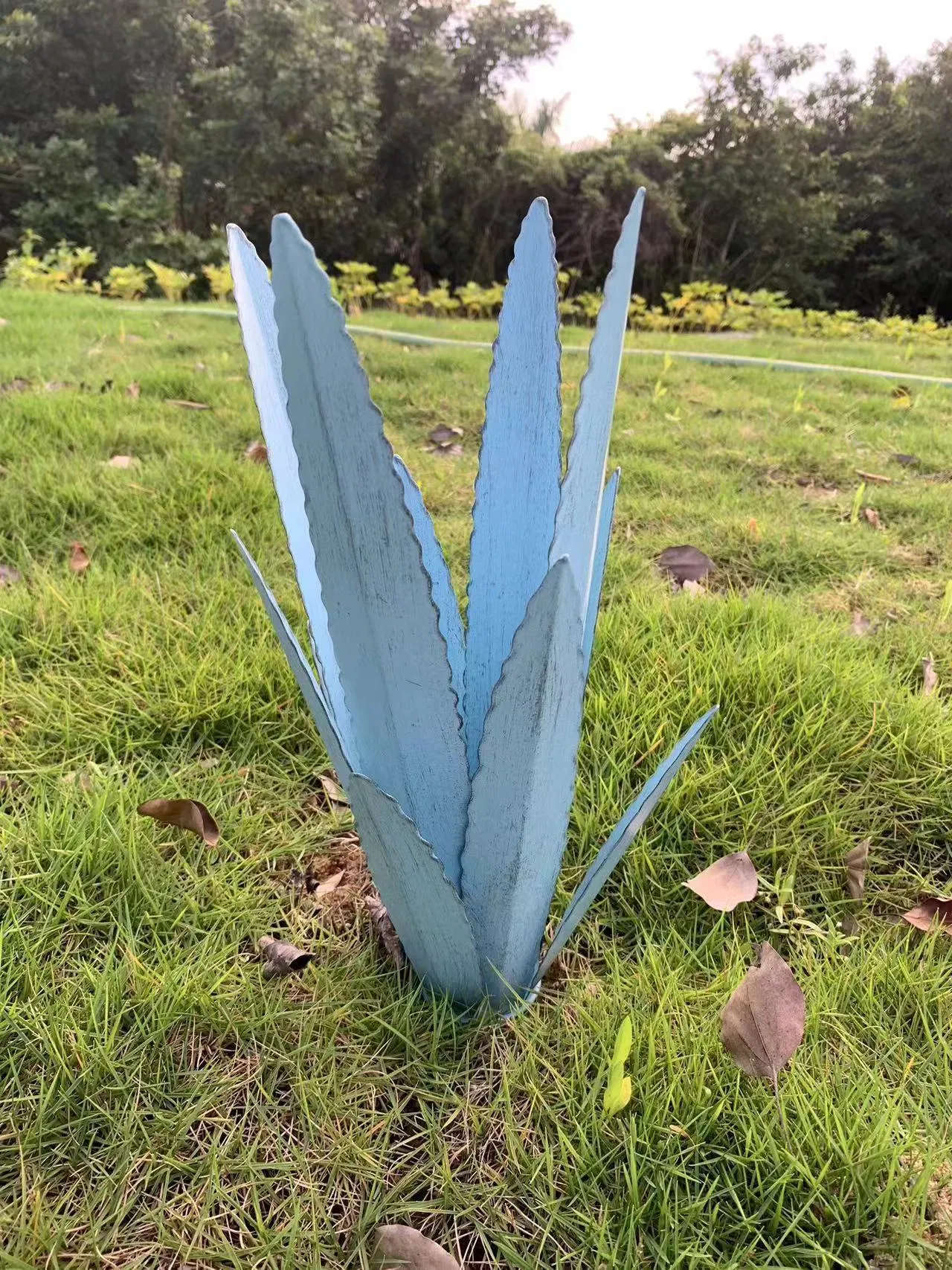 Large Tequila Rustic Sculpture Wind Resistant Metal Agave Plants Garden Art for Outdoor Home Decor Garden Lawn Ornament Gift