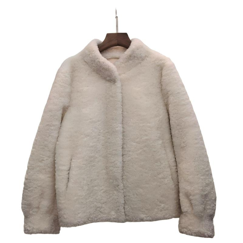 Short Faux Fur Coat with Designer-Inspired Collar and Natural Texture