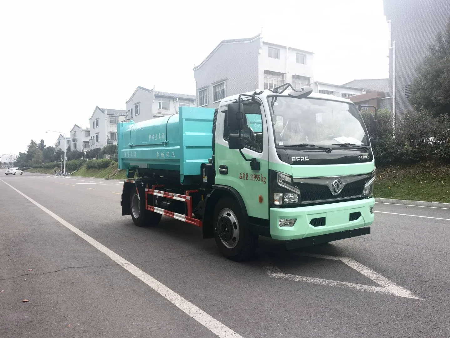 Eco-Friendly DFAC Garbage Truck Production of Various Types of Garbage Trucks Factory Direct Supply Applicable to Urban Environmental Protection