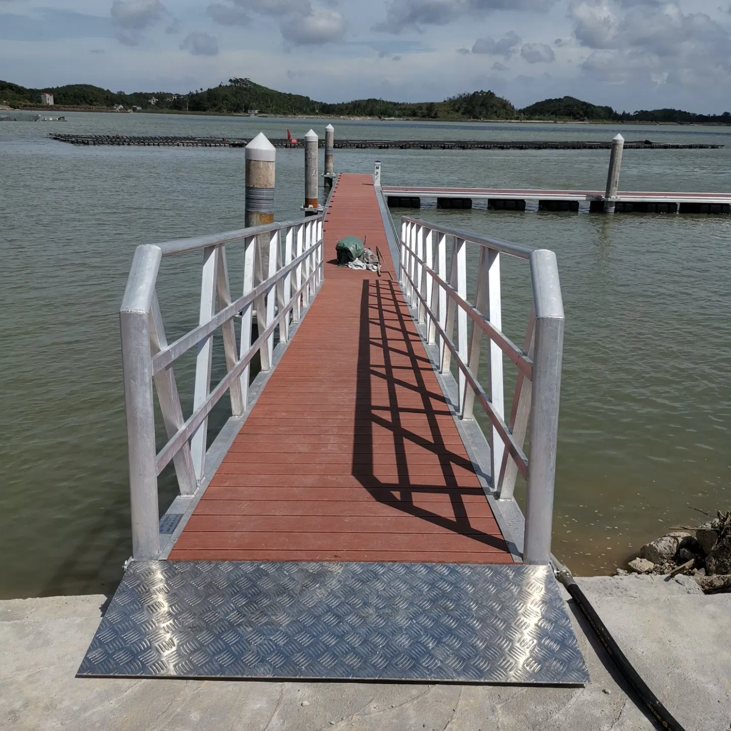 Aluminum Platform Floating Stage with Adjustable Legs Aluminum Stationary Dock for Lakes