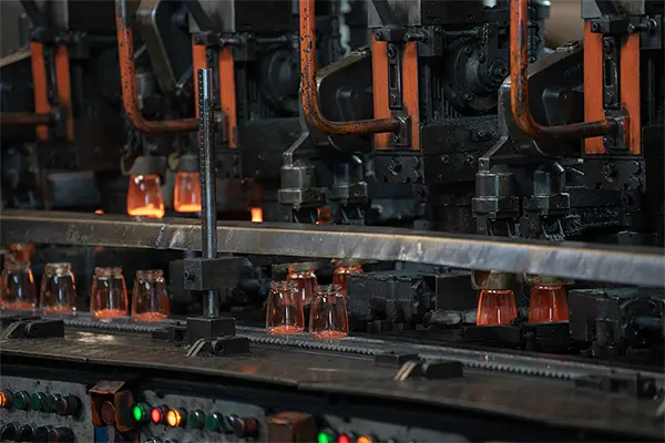 Chinagama skilled technicians operating precision manufacturing machinery