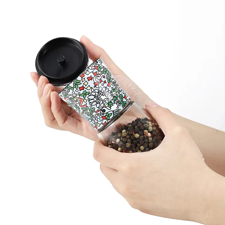 Compact Pepper Grinder Design