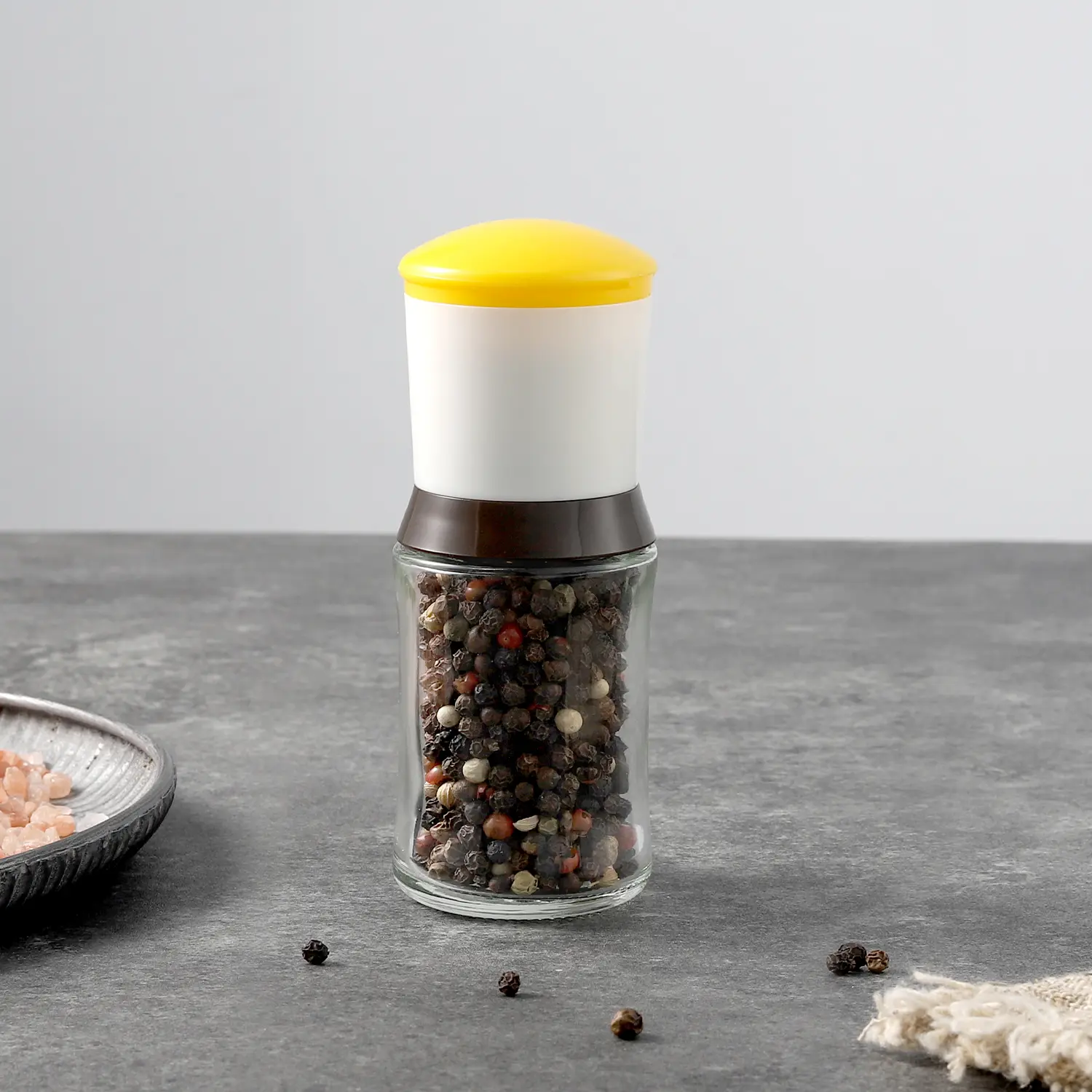 ODM Colorful Manual Plastic Salt and Pepper Grinders with Ceramic Burr