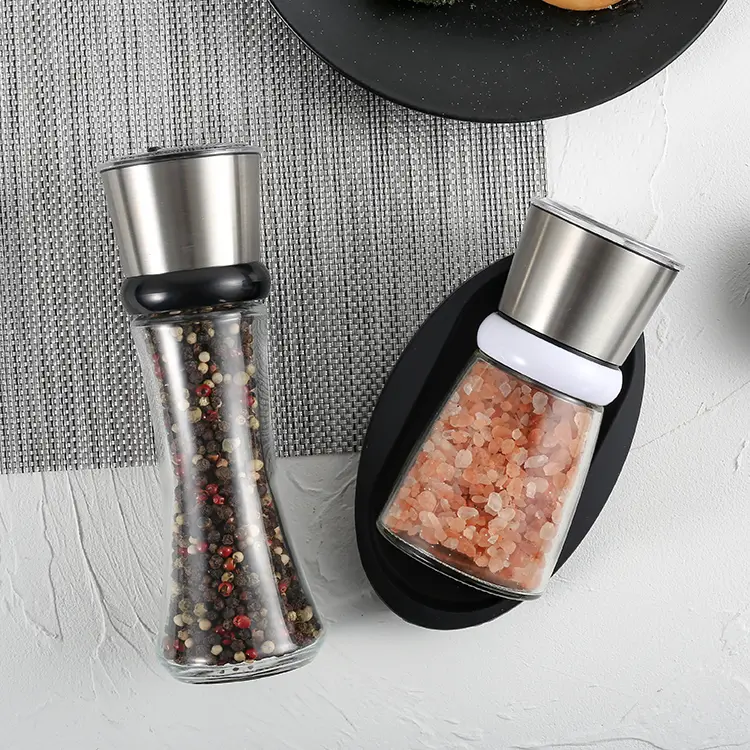 Salt and Pepper Grinder Set Application Scenario