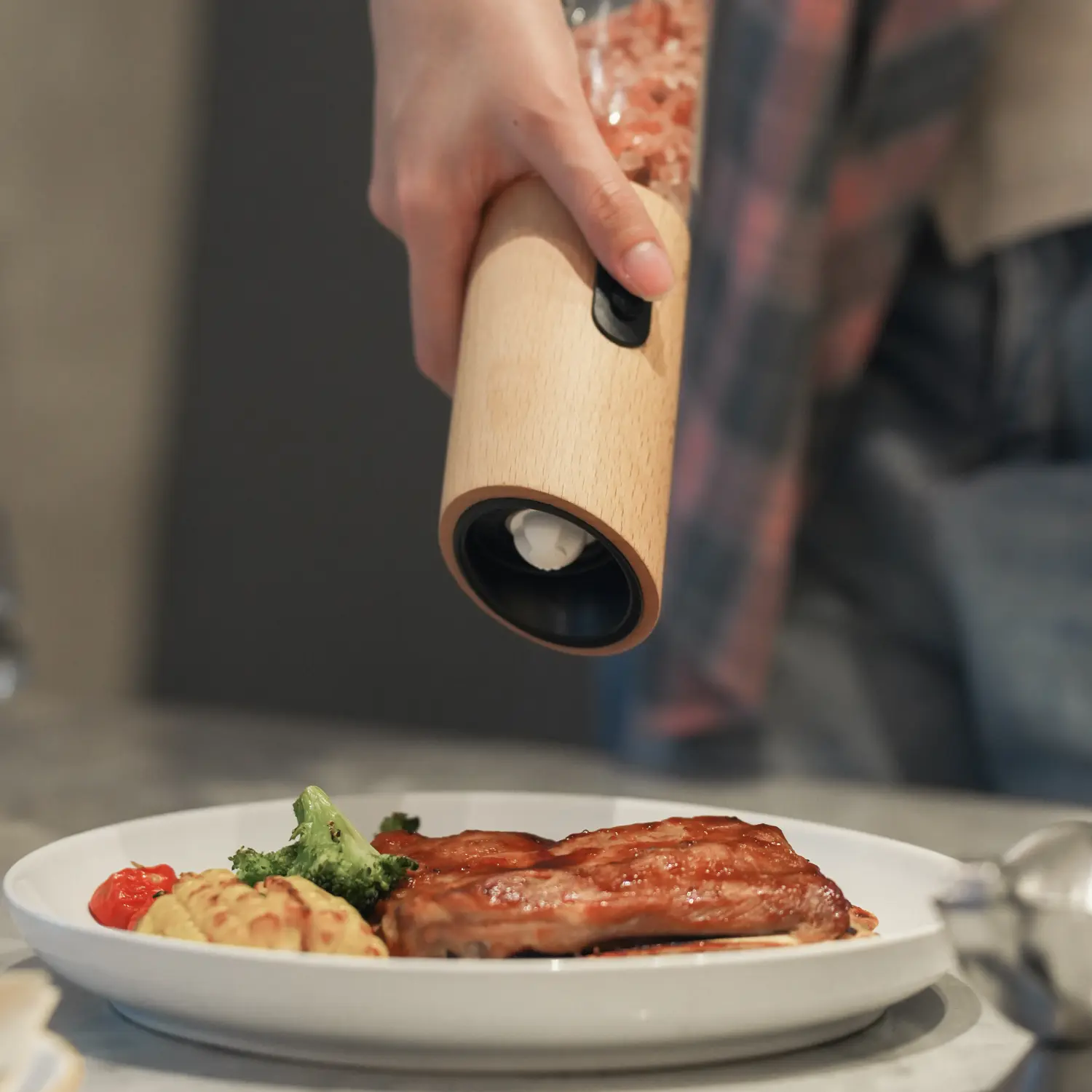ODM Customized Gravity Wooden Pepper Mill 1