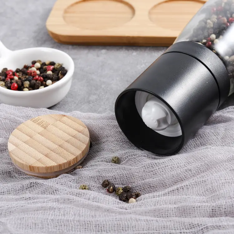 Manual Pepper Grinder Set Detail