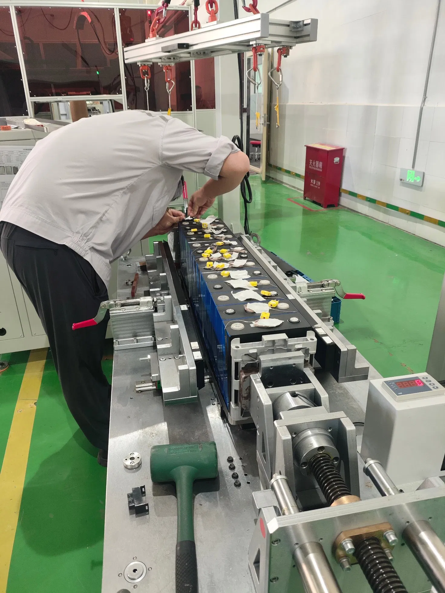Armário de Armazenamento de Energia Industrial Durável 261kwh para Revenda