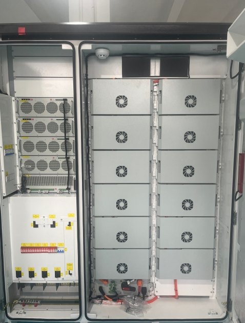 100kw 215kwh Sistema de Armazenamento de Energia Comercial Solar Microgrid Tudo em Um com Inversor Híbrido e HVAC, Sistema de Armazenamento de Energia Plug and Play