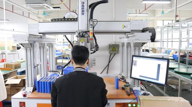 Sistema de Armazenamento de Energia Comercial e Industrial BESS