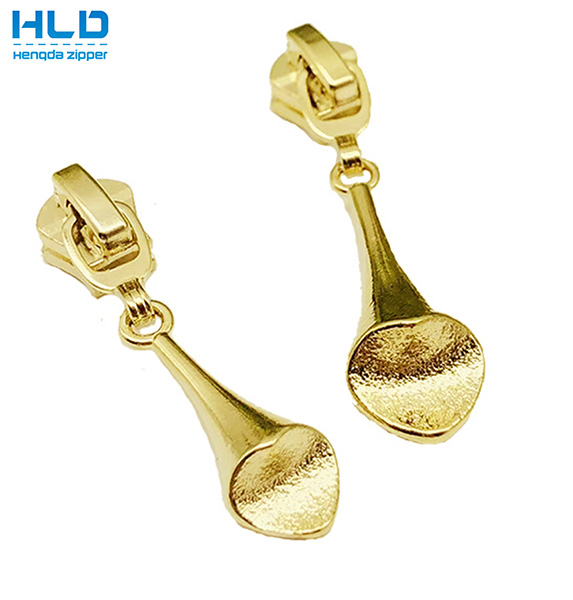 Hengda Factory Customized Type 5 Zipper Puller Gold Zipper Puller Pull Lock Head Zipper Slider And Puller