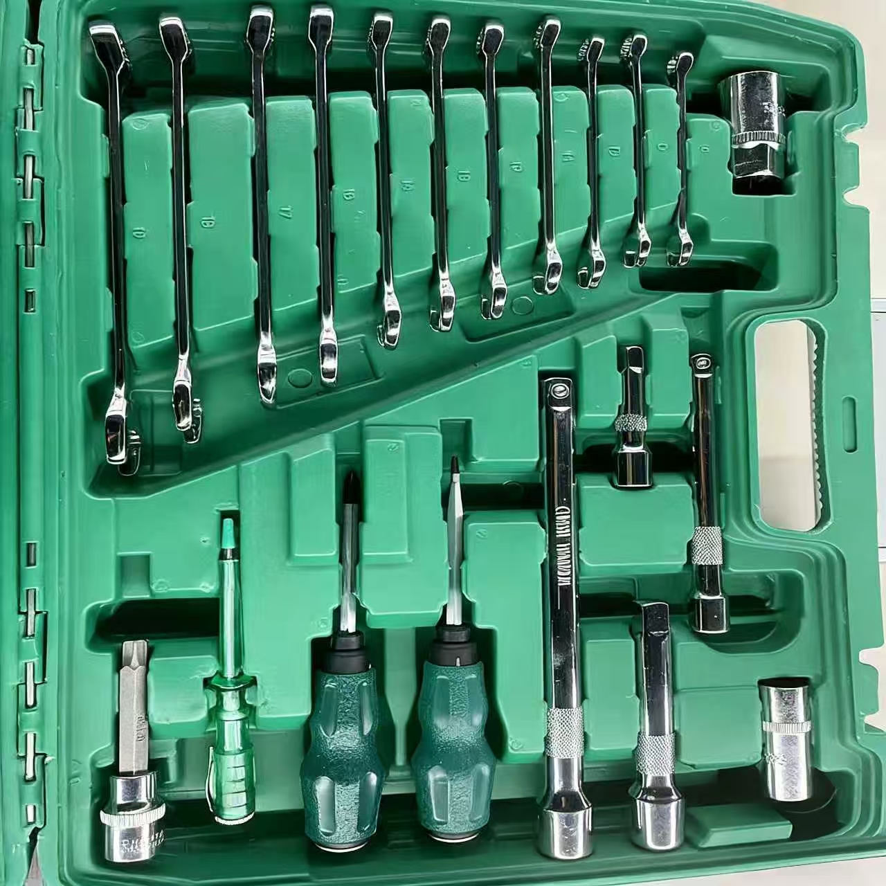 121 Pcs Professional Mechanic Socket Wrench Tool Set With Storage Case For Auto Repair