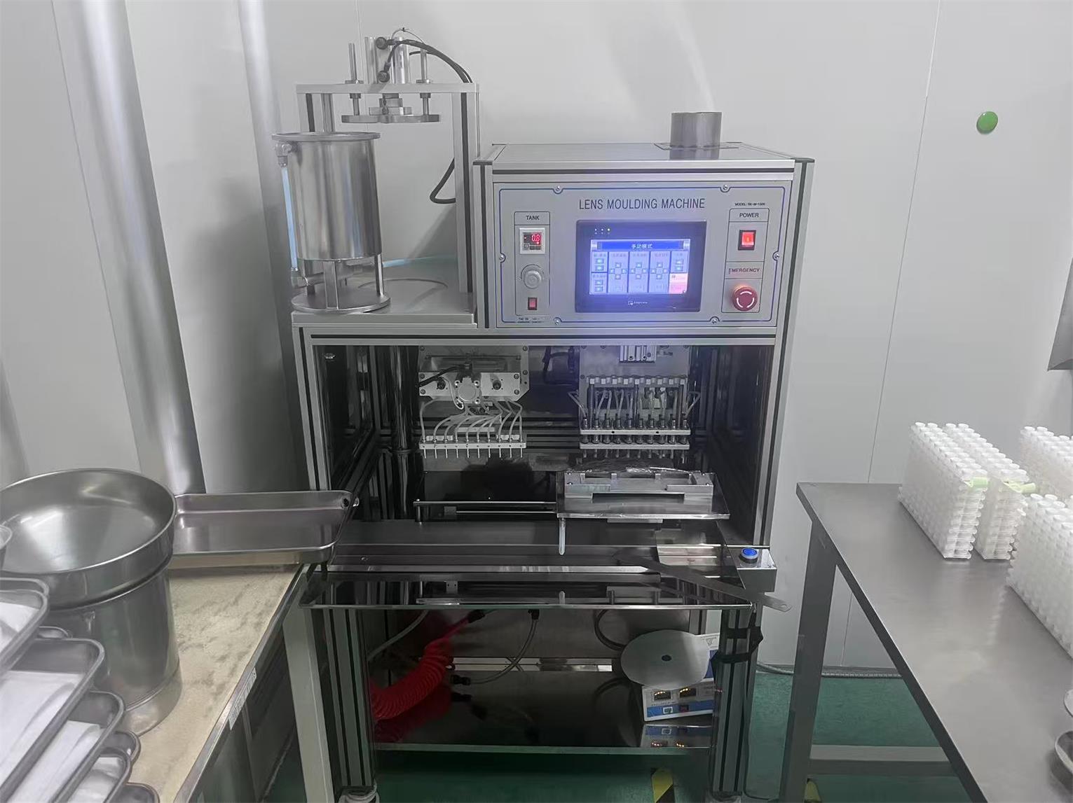 Lens moulding machine — automated cast-mold contact lens manufacturing equipment