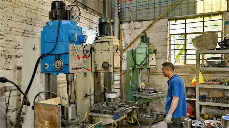 Proceso de taladrado industrial en Chunyuan Machinery