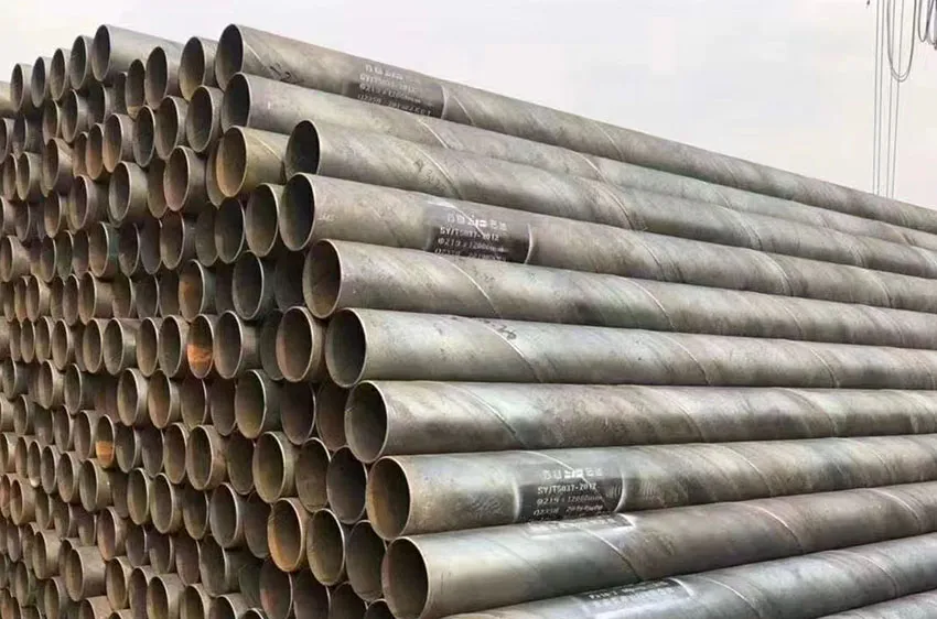 Tubería de acero al carbono sin costura de gran diámetro y soldadura longitudinal en stock