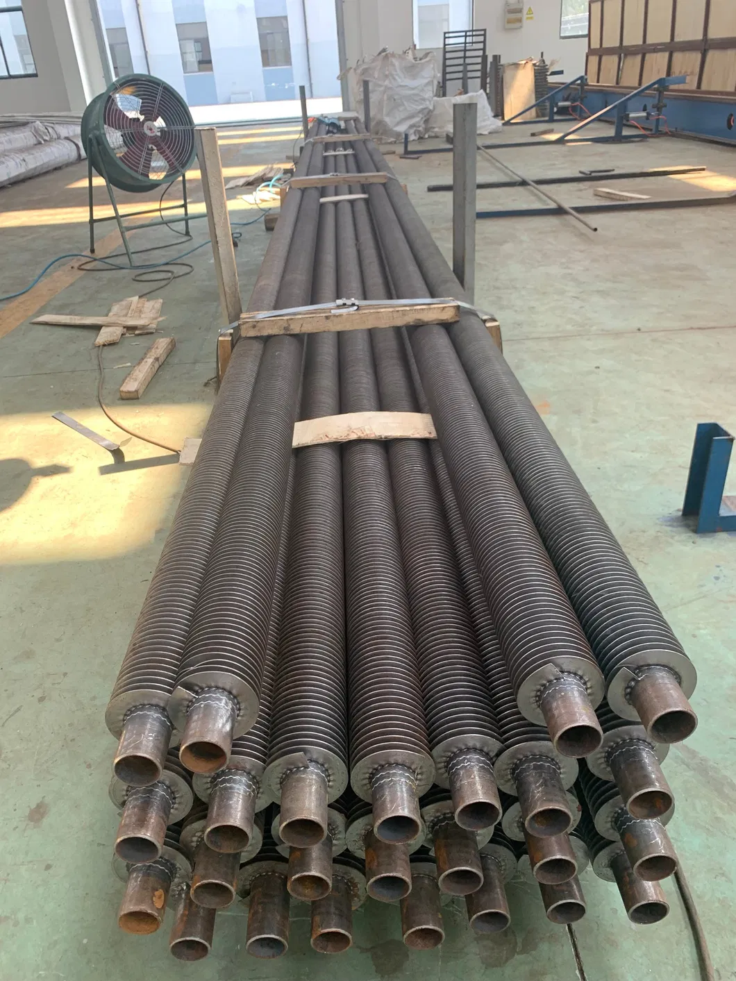 Tubo de aletas extruido en espiral soldado de alta frecuencia ASTM A179