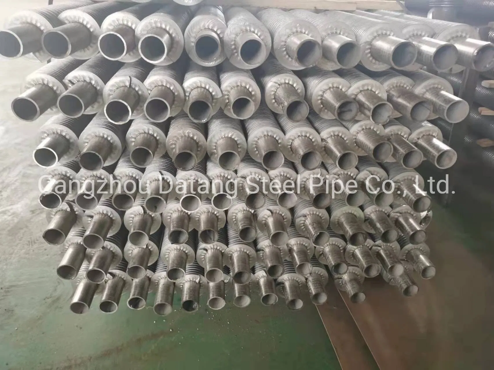 Fábrica de suministro de tubos de aletas enrolladas en espiral de acero inoxidable con alta frecuencia, tubos de aletas de aluminio/cobre, producción en masa