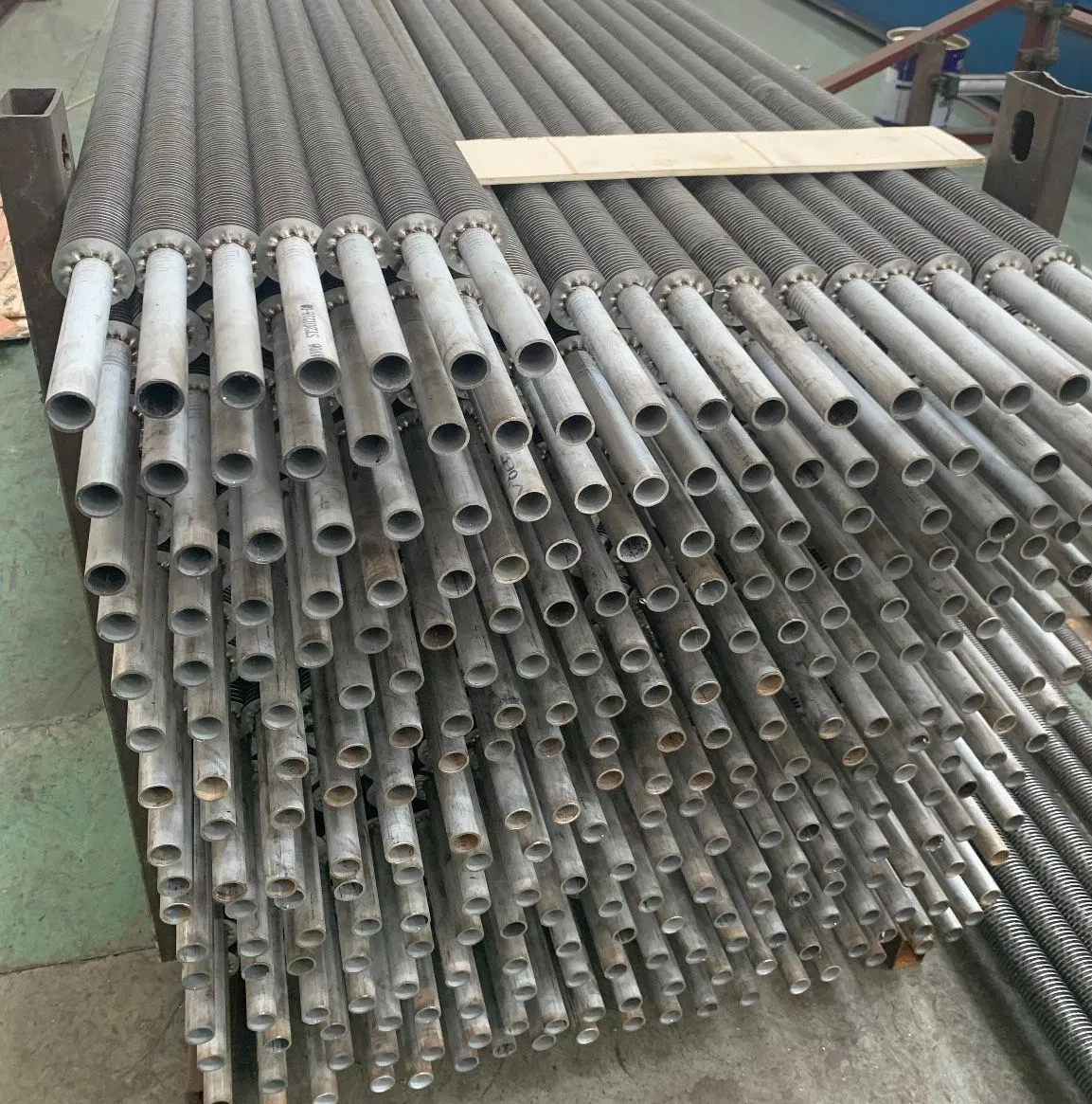 Tubo de aletas extruido en espiral soldado de alta frecuencia ASTM A179