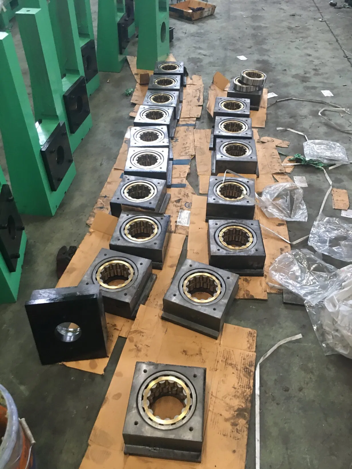 Cambio de moldes de molino de tubos de acero de Foshan Yongjian en molino de laminación en frío