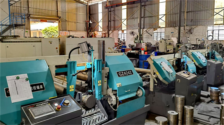 Taller de corte de precisión en Chunyuan Machinery - Proceso de fabricación de equipos de tuberías de acero