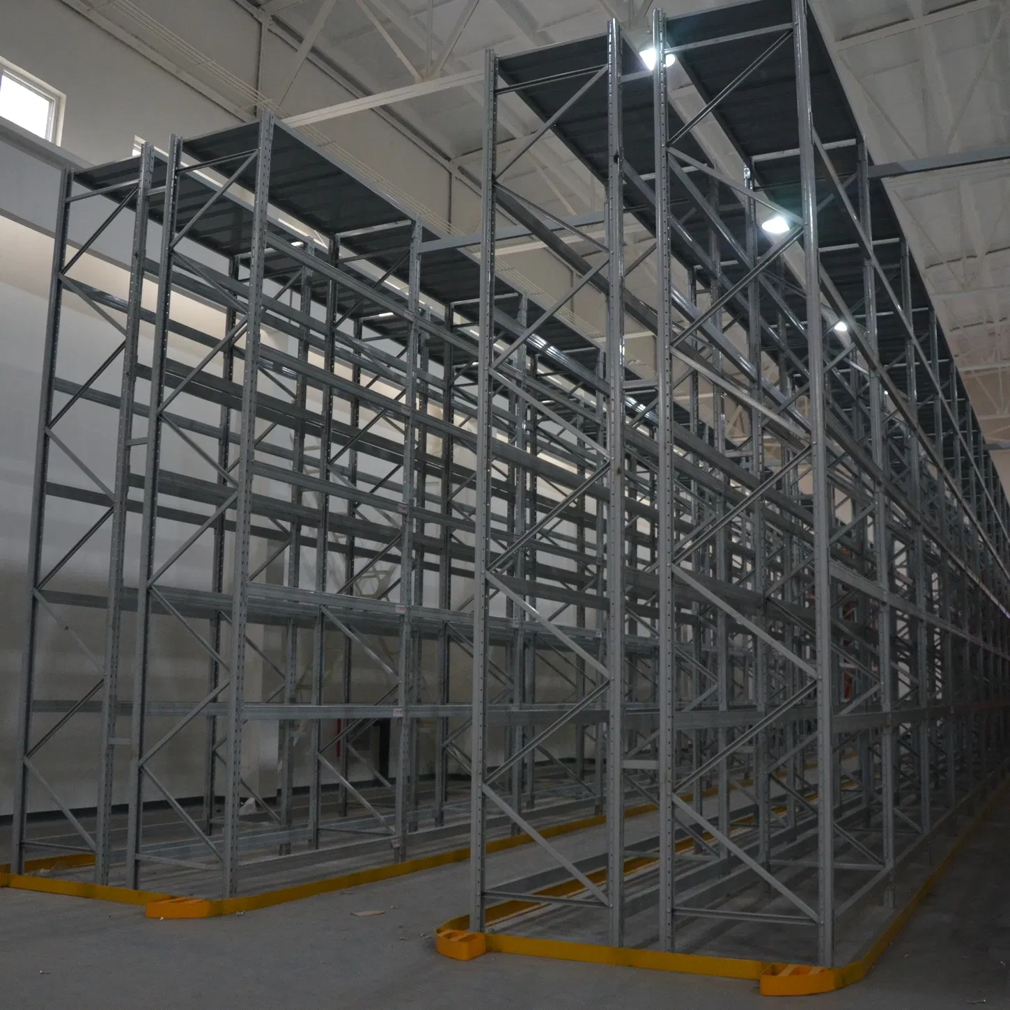 Selective Vna Pallet Rack for Warehouse Storage with Very Narrow Aisles