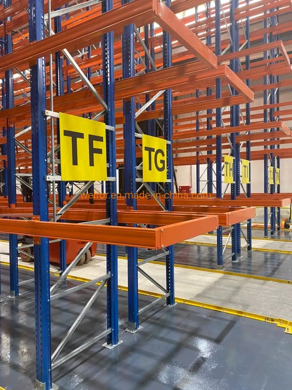 Very Narrow Aisle Rack in warehouse