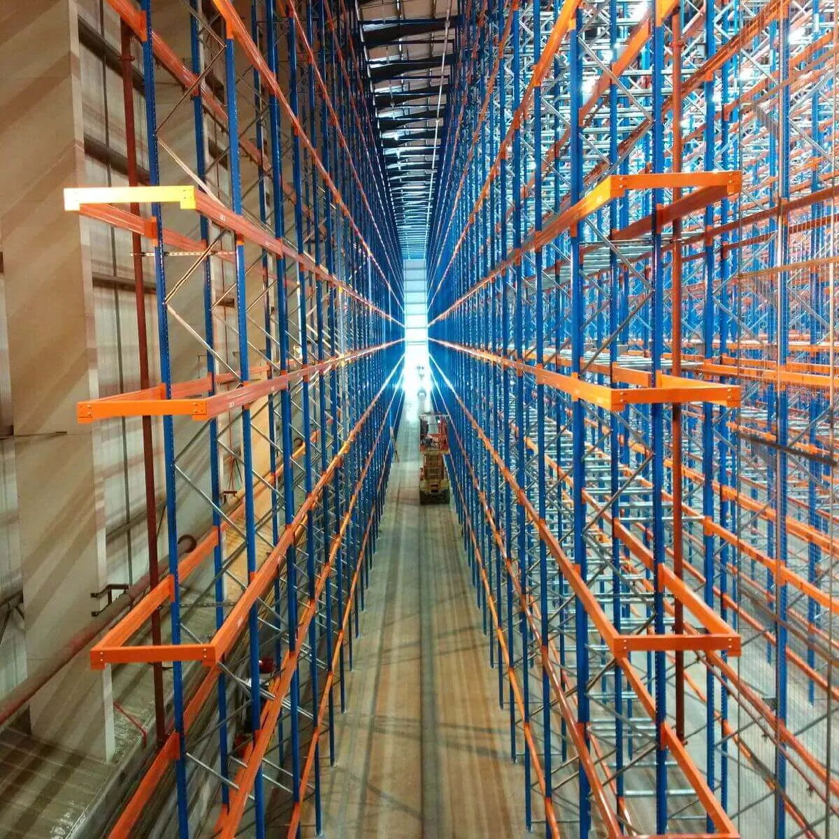 Conventional Common Use Very Narrow Aisle Pallet Racking Vna with Good Price