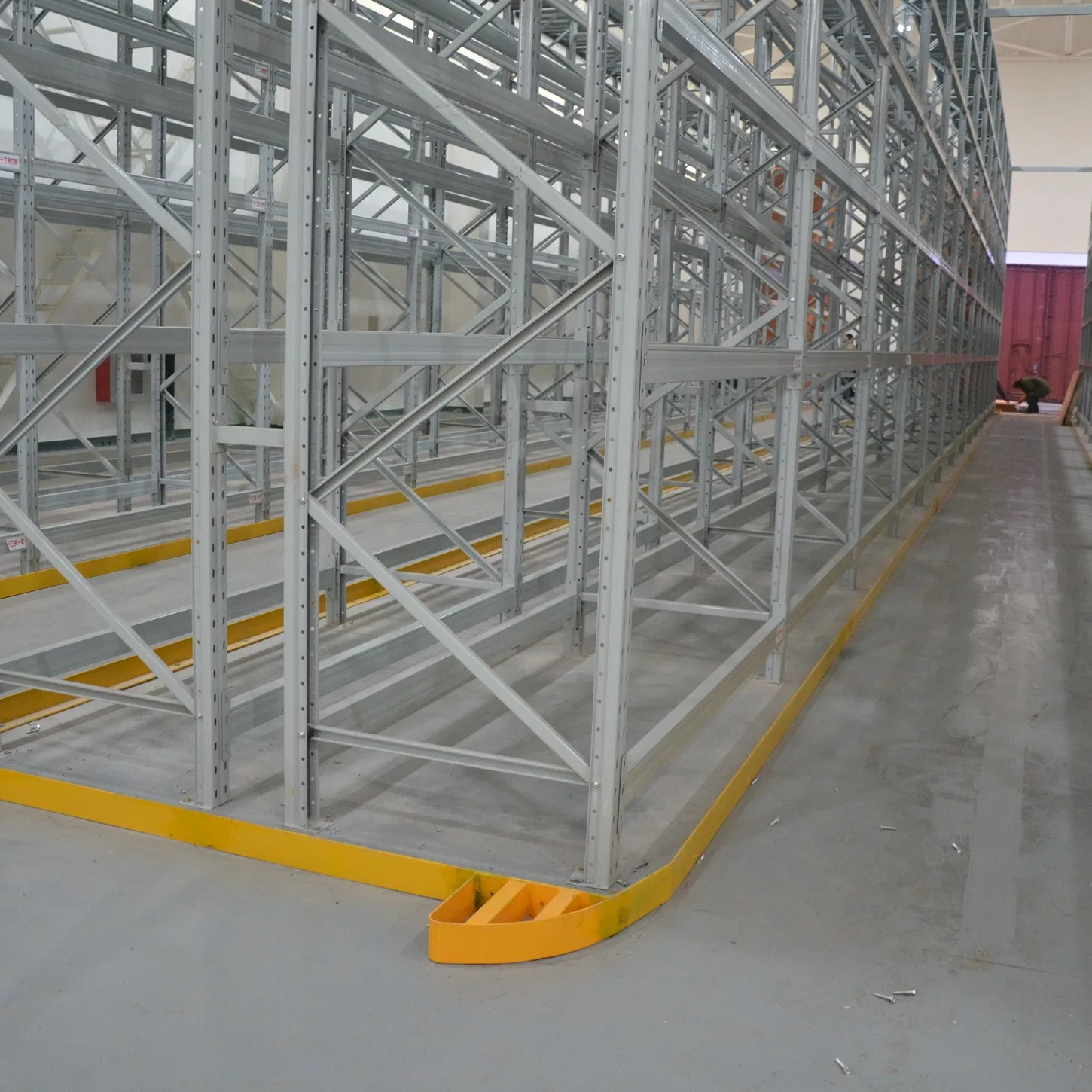 Selective Vna Pallet Rack for Warehouse Storage with Very Narrow Aisles