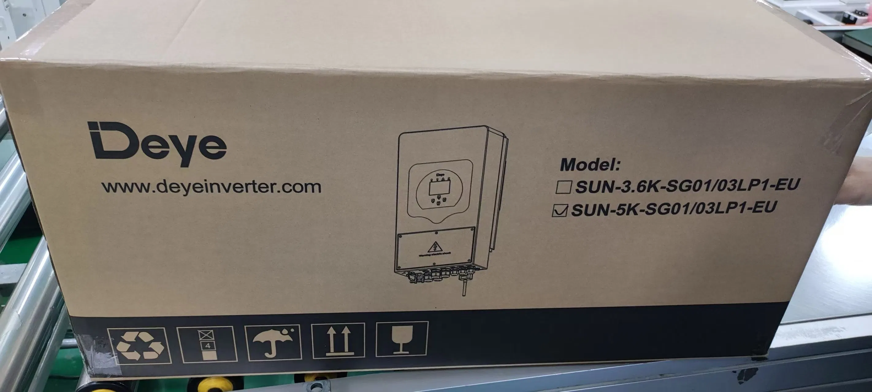 Inversor Híbrido Solar Personalizado Barato Bom Preço Deye 3 Fase 5kw 8kw 10 Kw 48V 3-Phasing com Controlador de Carga MPPT