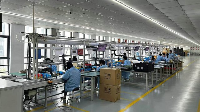 Instalação típica de inversor fotovoltaico híbrido residencial