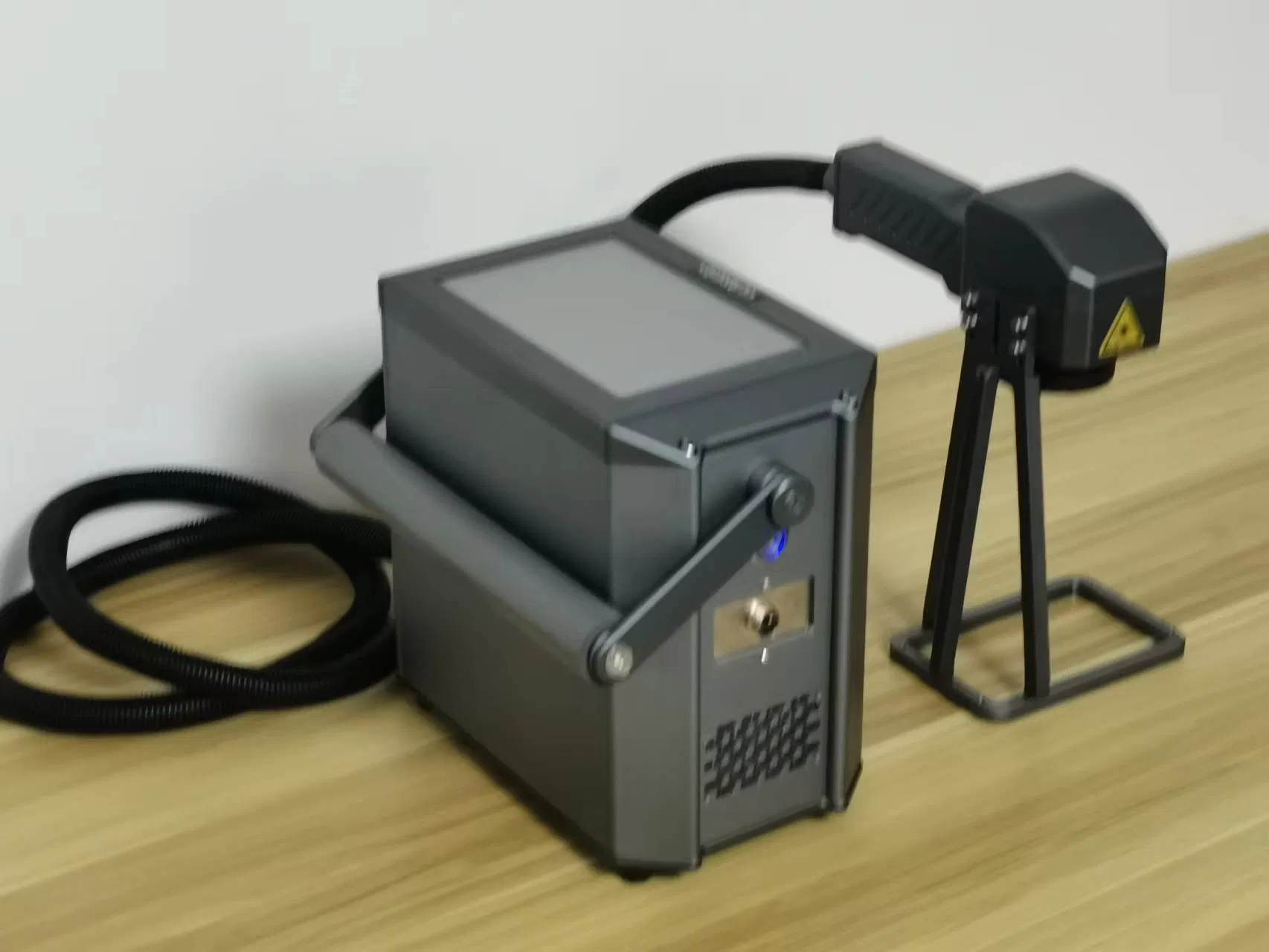 Battery Supply Mini Fiber Laser Marking Machine for Leather Marking with High Speed