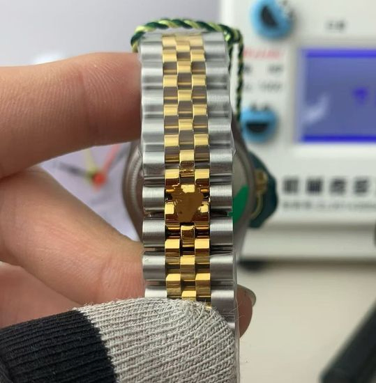 Luxury Women's Watch 31mm Olive Green Dial Diamond Hour Markers Super Clone Watch
