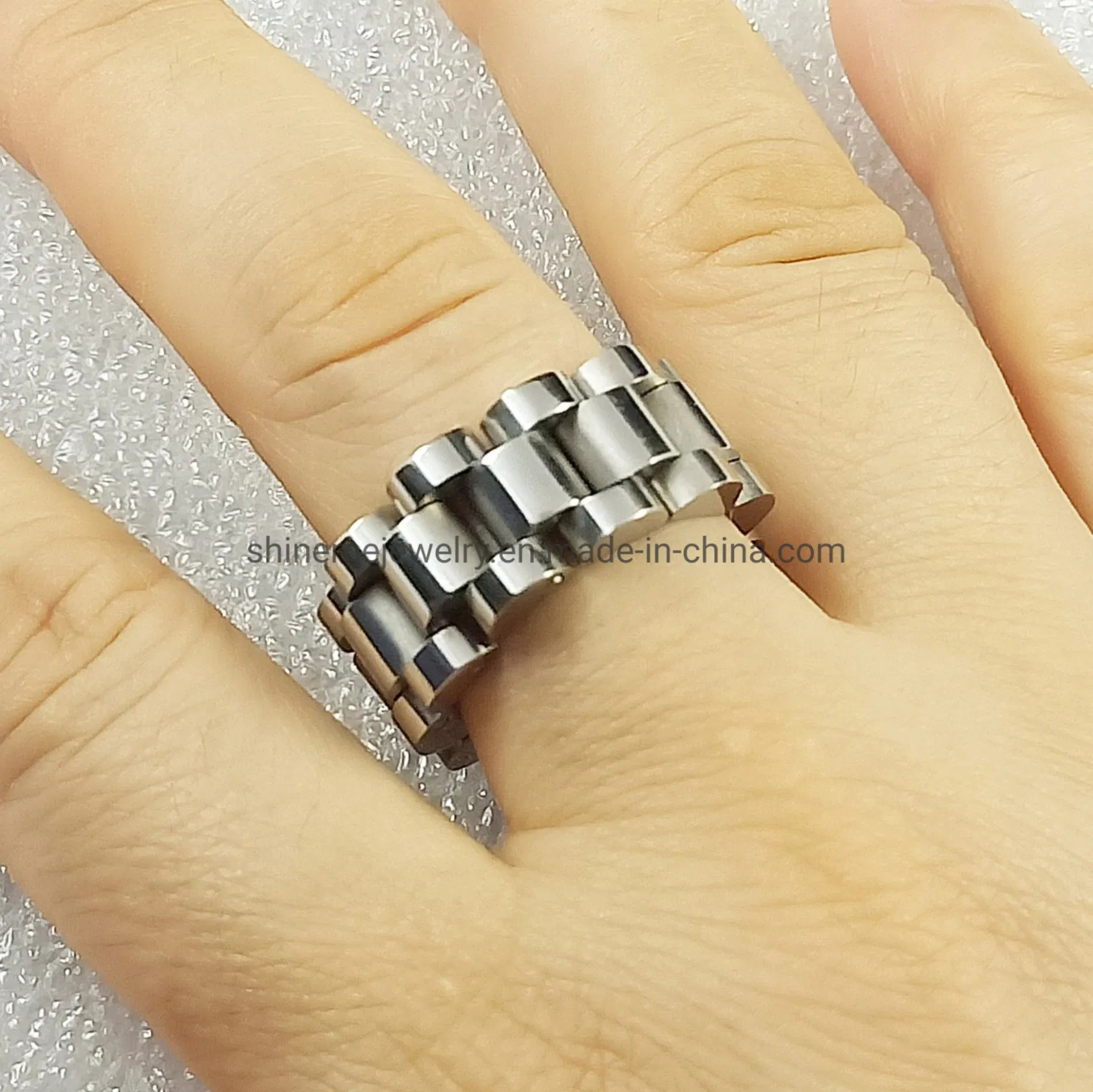 European and American Hip-Hop Titanium Steel Niche Watch Ring Men and Women Tide Cool Retro Chain Shape Ins Wild Jumpy Jewelry Finger Ring SSR2616