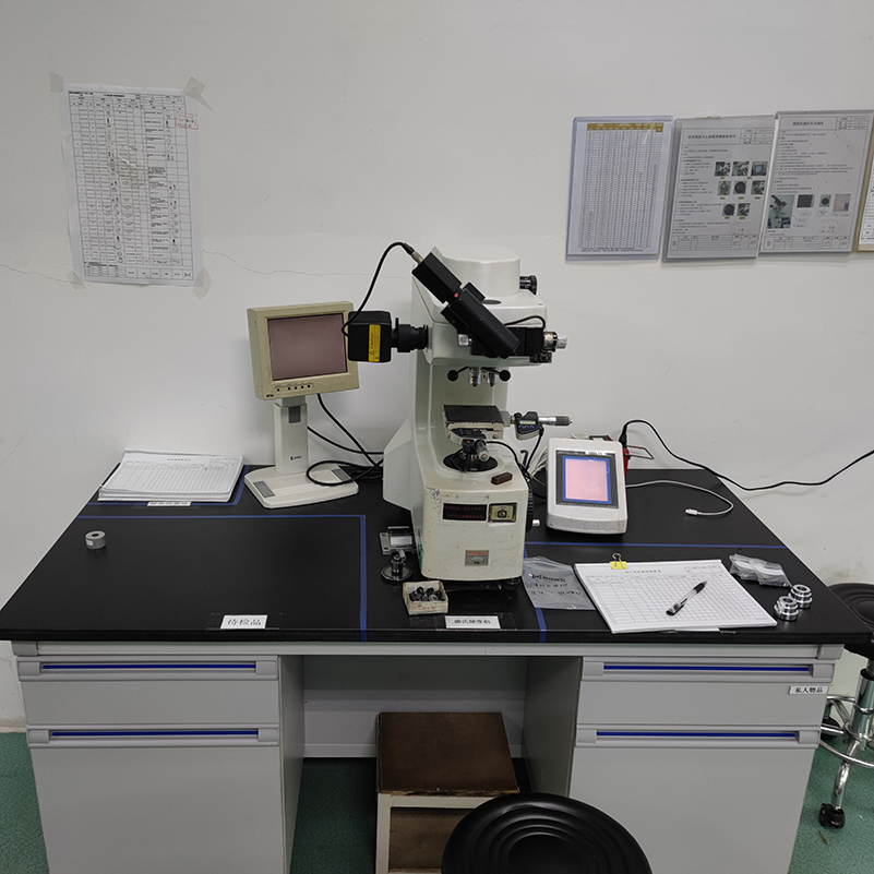 Vickers hardness tester