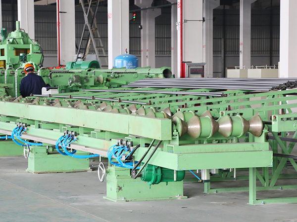 Double-Chain Drawing Machine