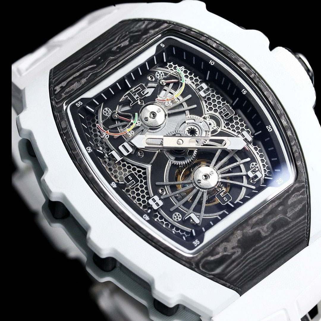 High Quality 40mm Diameter, 16mm Thickness Watch with Carbon Fiber case and Stems, a High End Men's Mechanical Watch.