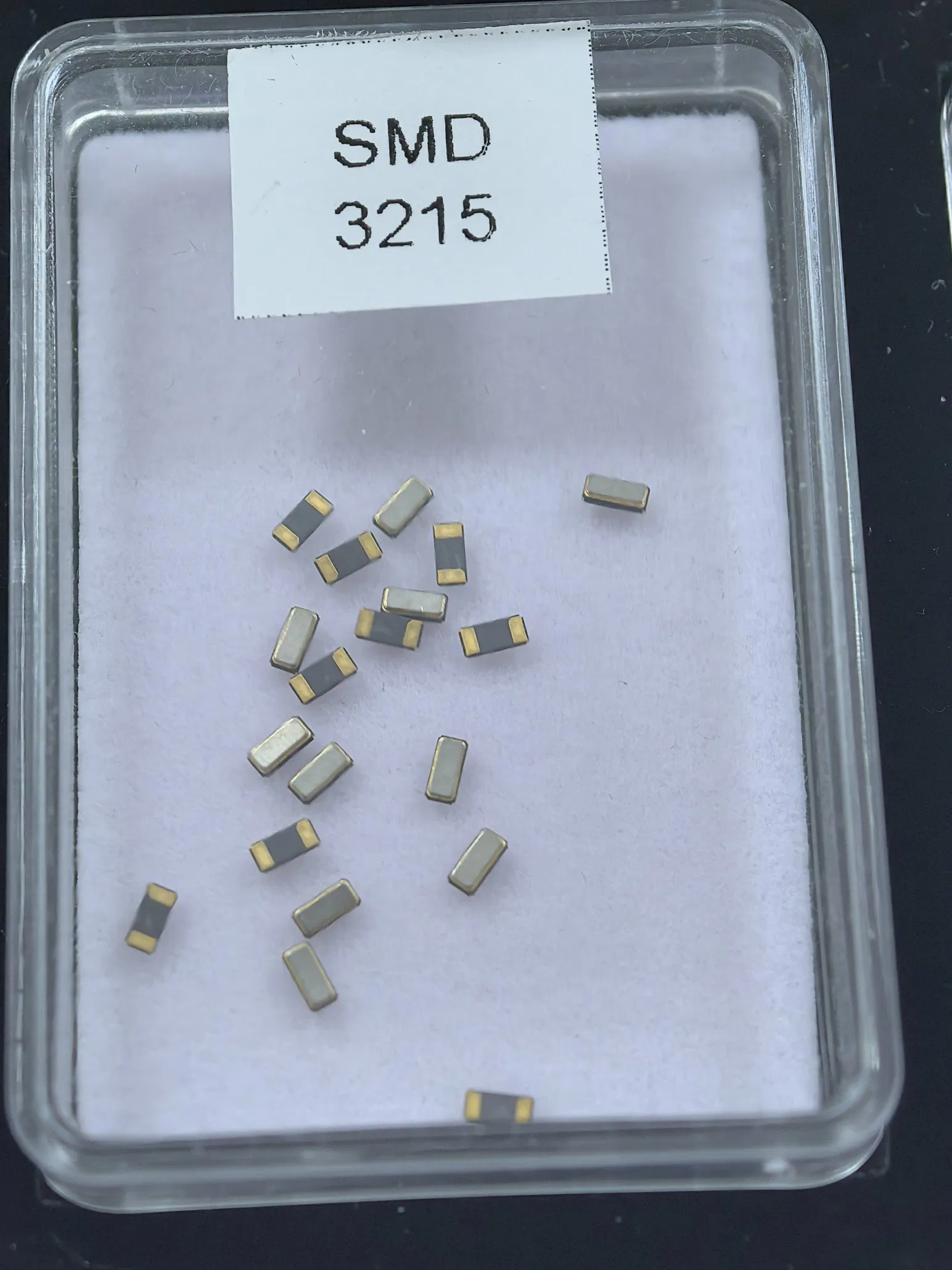 OEM Small Size Seam Seaming 2pin Xtal Oscillator SMD1610 2016 3215 7015 8038 6PF 12.5PF 7PF 9PF MHz 32.768kHz Tuning Fork Crystal Resonator for Watch Meter PCB