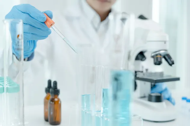 مستحلب ومثبت تجميلي فاخر - 98% تركيبة نقية