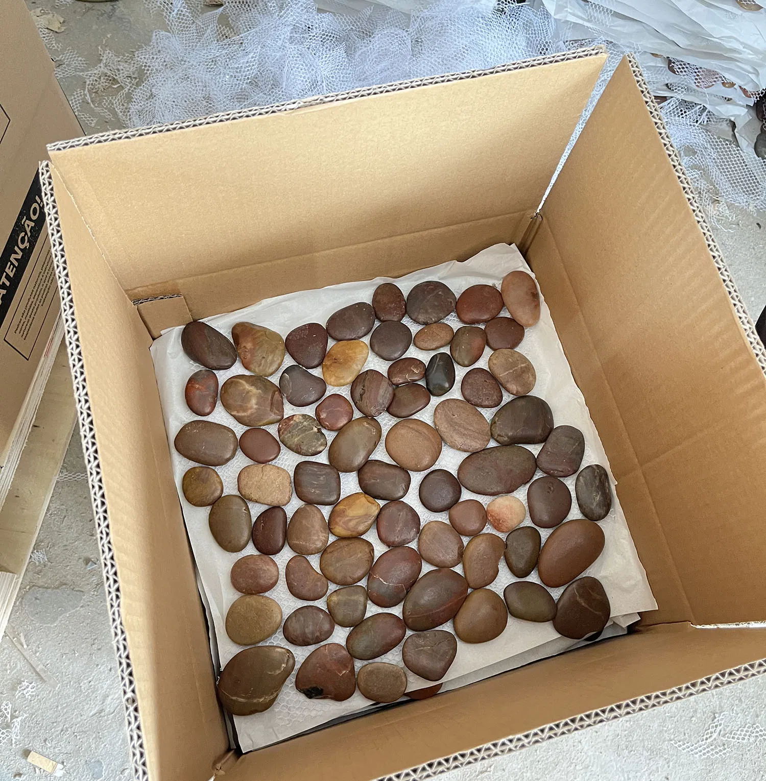 Natural Red Color River Stone Garden Stone Swimming Pool Pebble Mosaic Tile