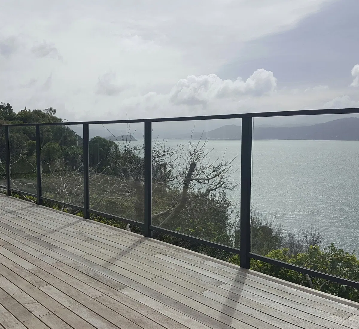 Customized Aluminum/Wrought Iron Tempered Glass Handrail Glass Balustrade Railing with Ce