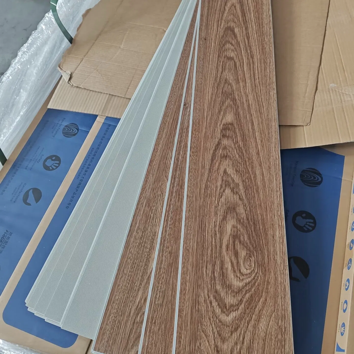 Material Waterproof Luxury Tile Spc Plastic Plank Vinyl Floor