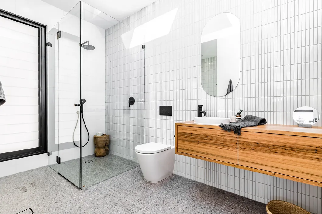 Frameless Shower Screen