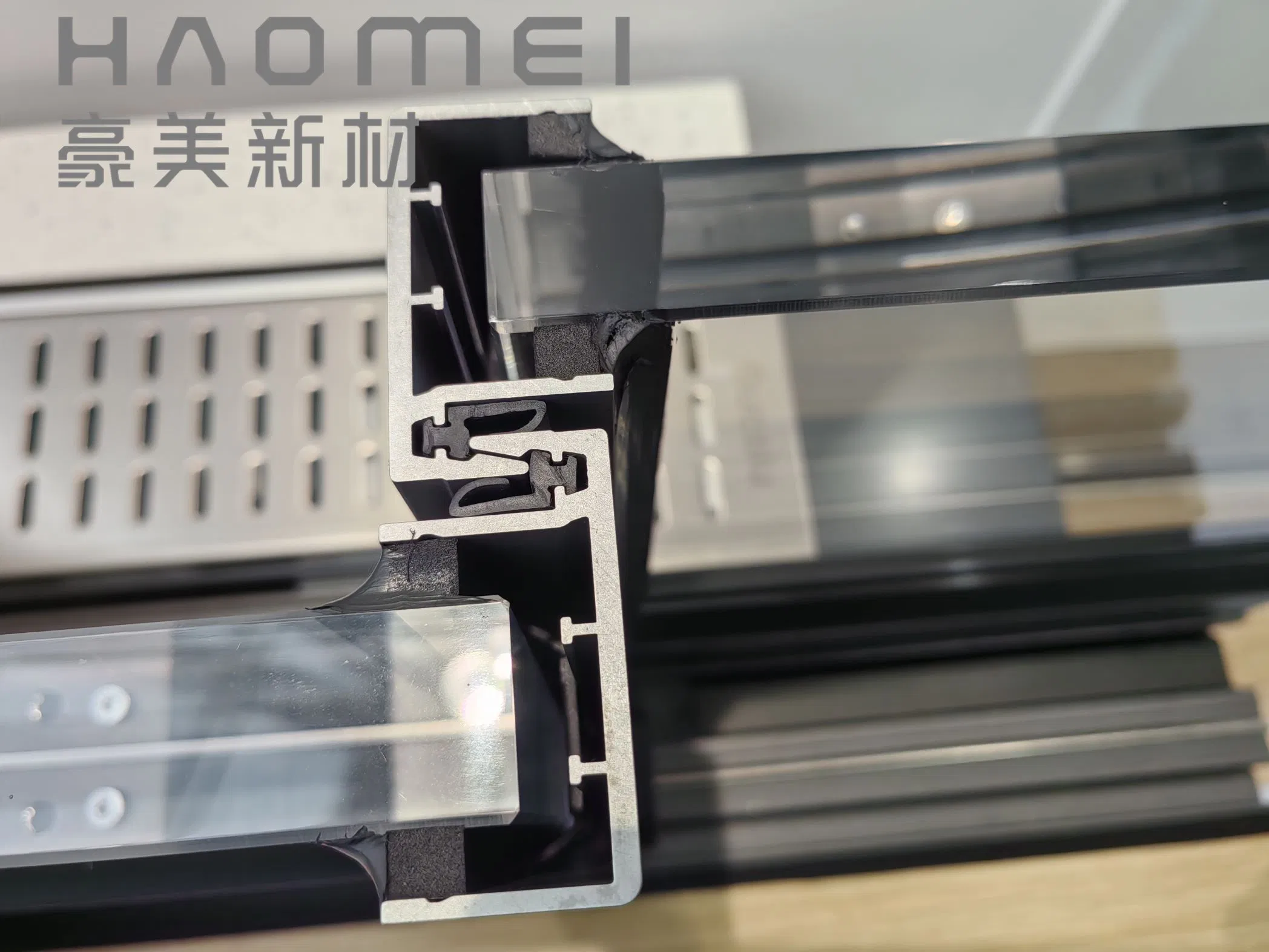 Aluminum Extrusion Frame of Windows and Doors Section with Tempered Glass