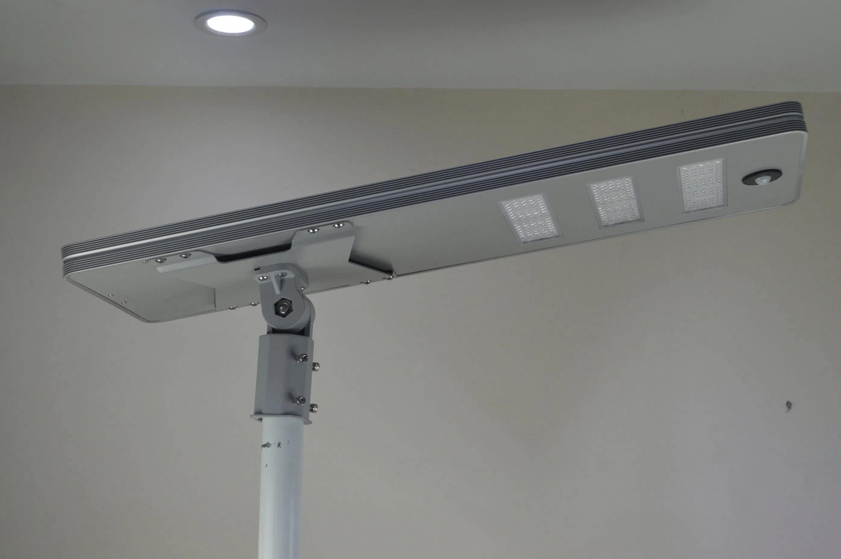 CE RoHS 200W Integrated All in One Solar Powered Street Lighting